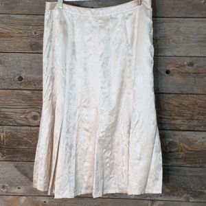 Chico's size 1 (Medium) silk skirt NWT